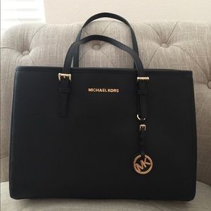 NWT Michael Kors Jet Set Travel LG EW Tote 🛩